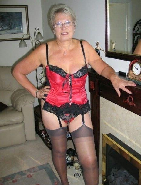 25P SEXY MATURE