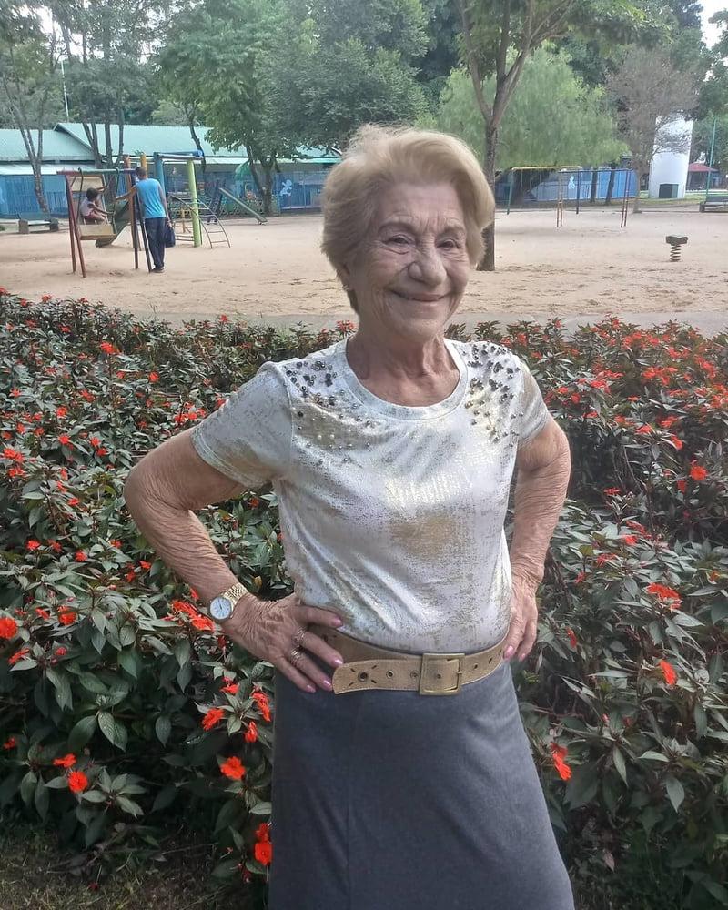 24P Sexy gilf at 77