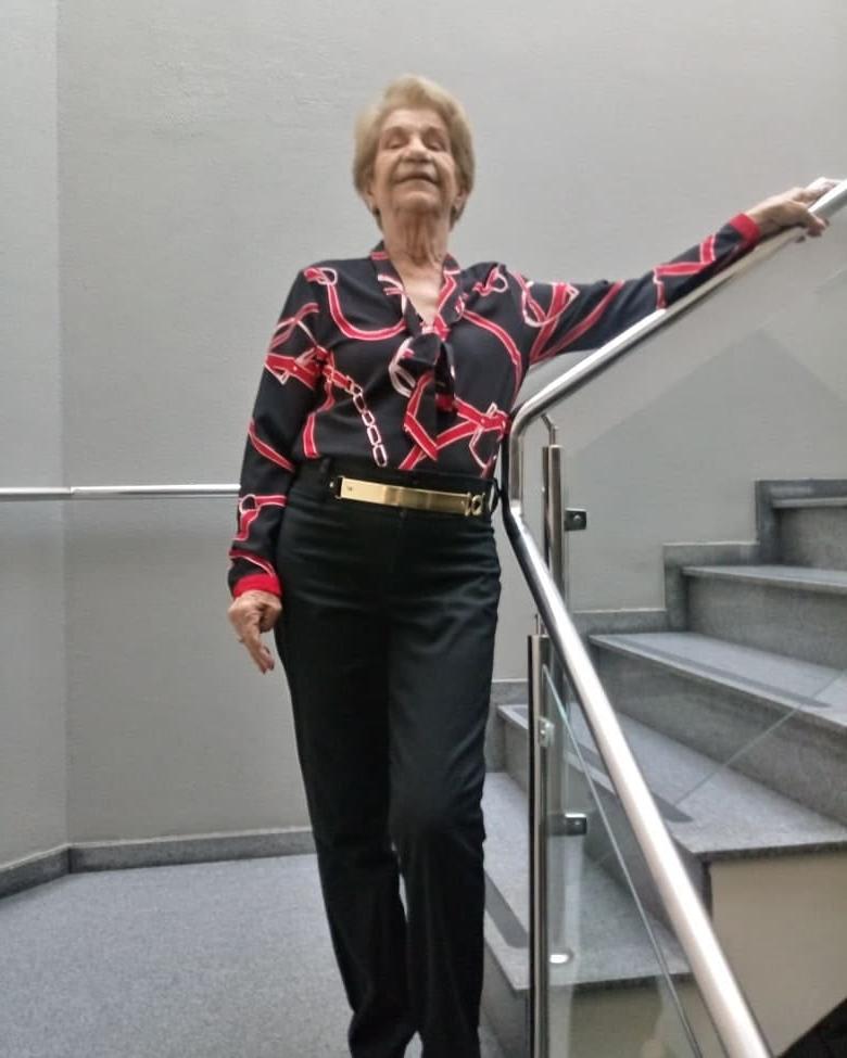 24P Sexy gilf at 77