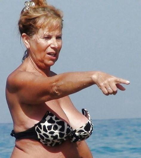 19P Mature ladies at the beach 9