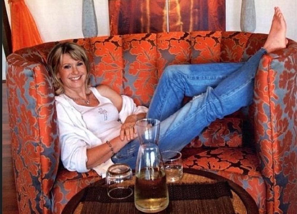 25P Celebrity Hot 250 - #147 Olivia Newton-John
