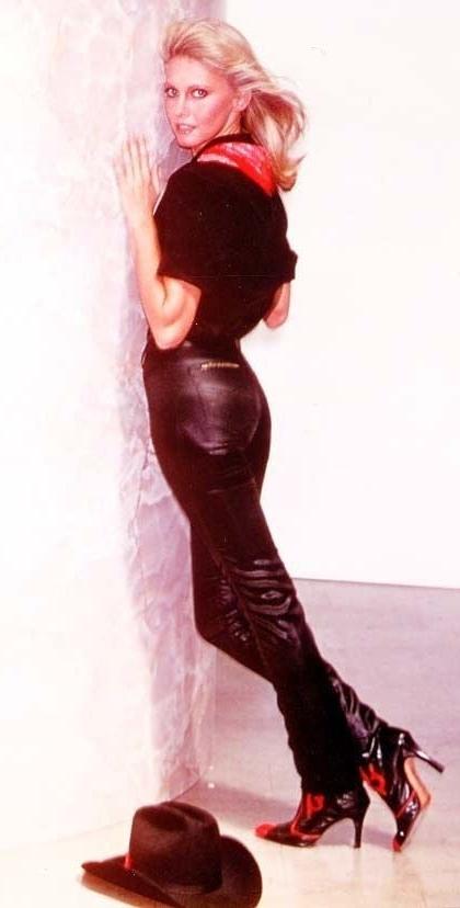 25P Celebrity Hot 250 - #147 Olivia Newton-John