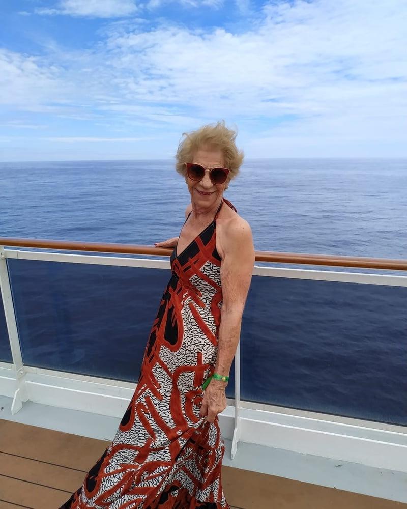 17P Sexy gilf at 77