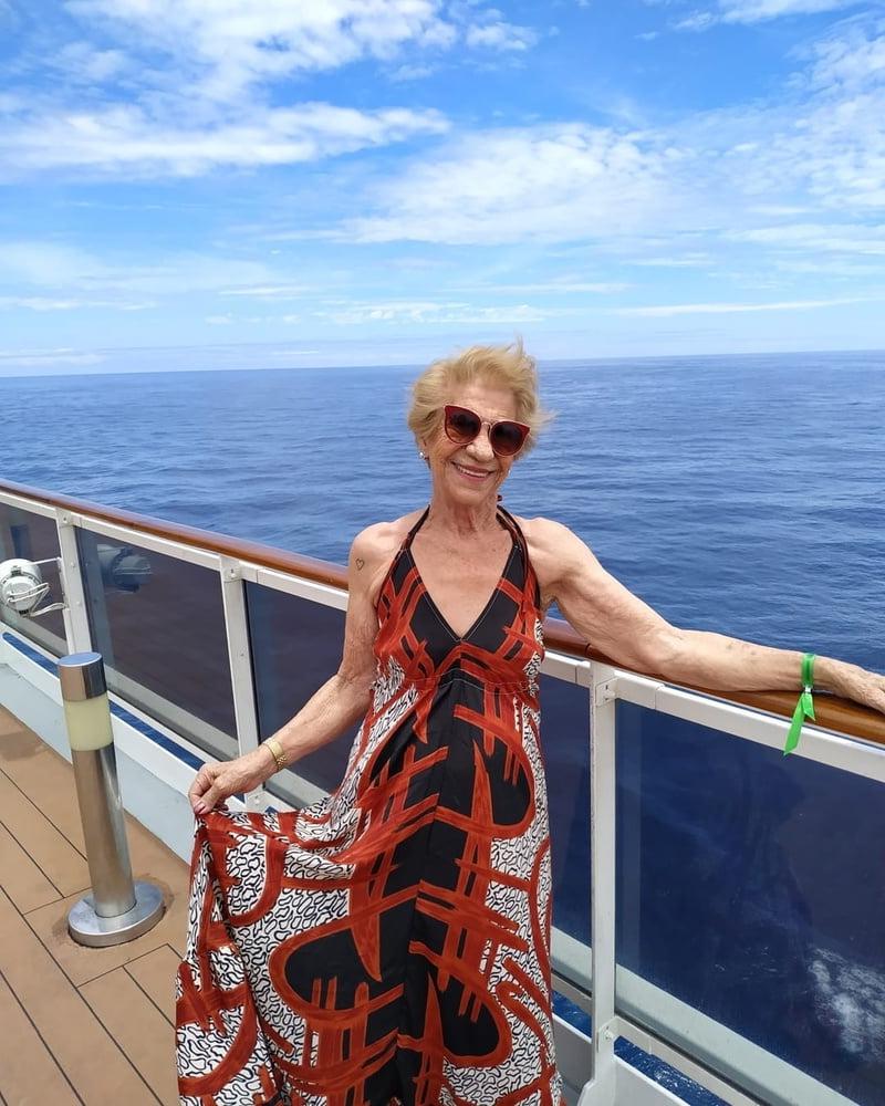 17P Sexy gilf at 77