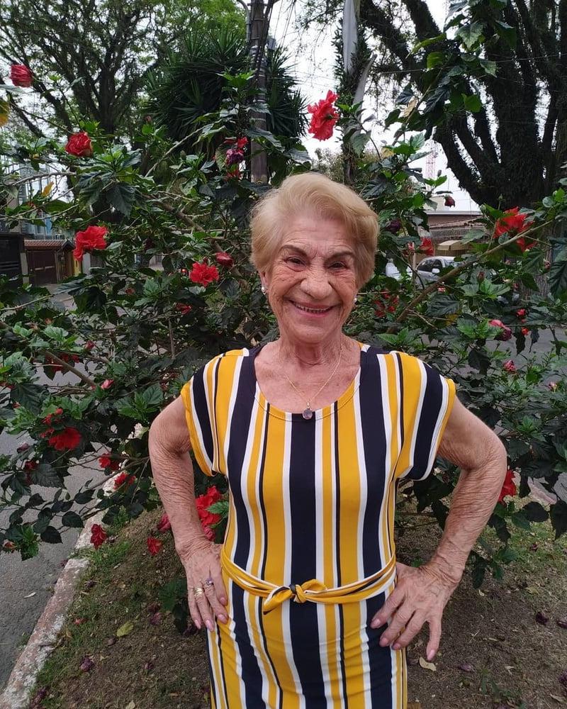 17P Sexy gilf at 77