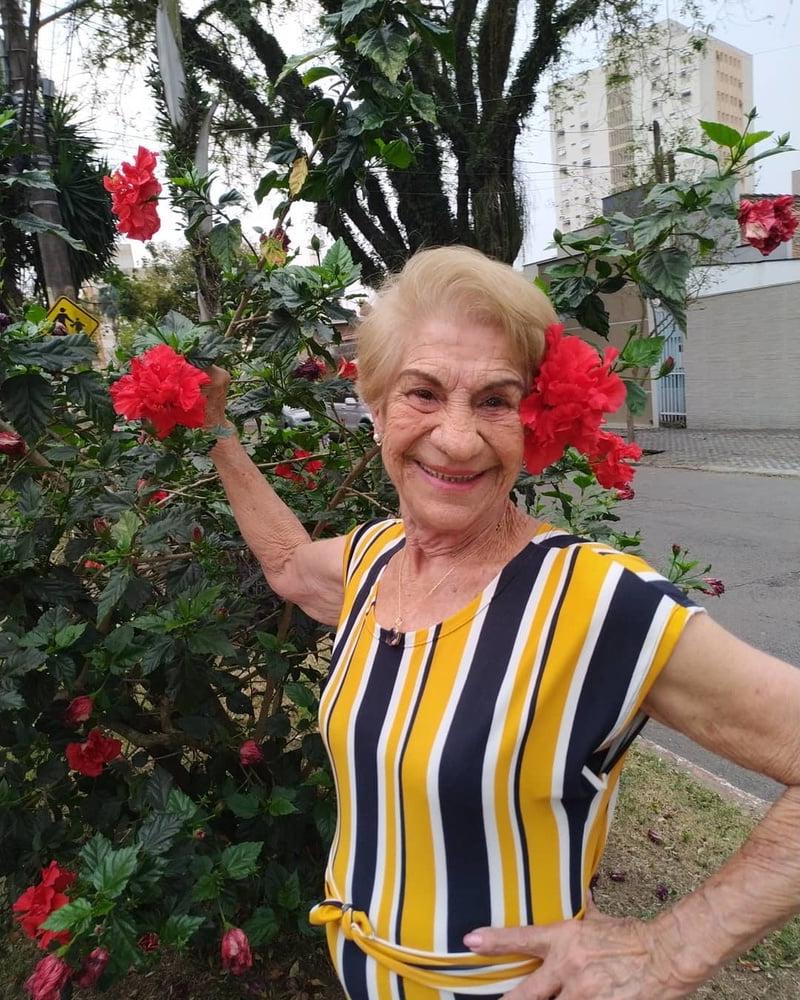 17P Sexy gilf at 77