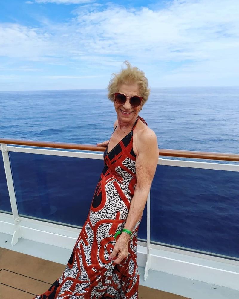 17P Sexy gilf at 77