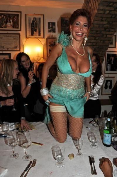 25P Italian Mature Milly D'abbraccio