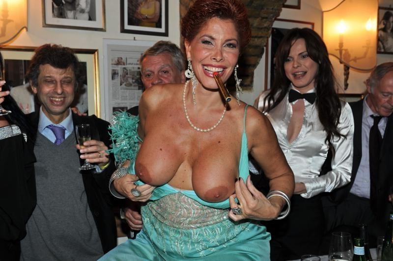 25P Italian Mature Milly D'abbraccio