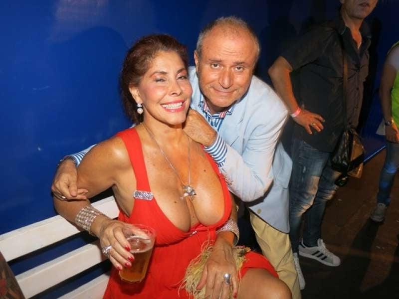 25P Italian Mature Milly D'abbraccio