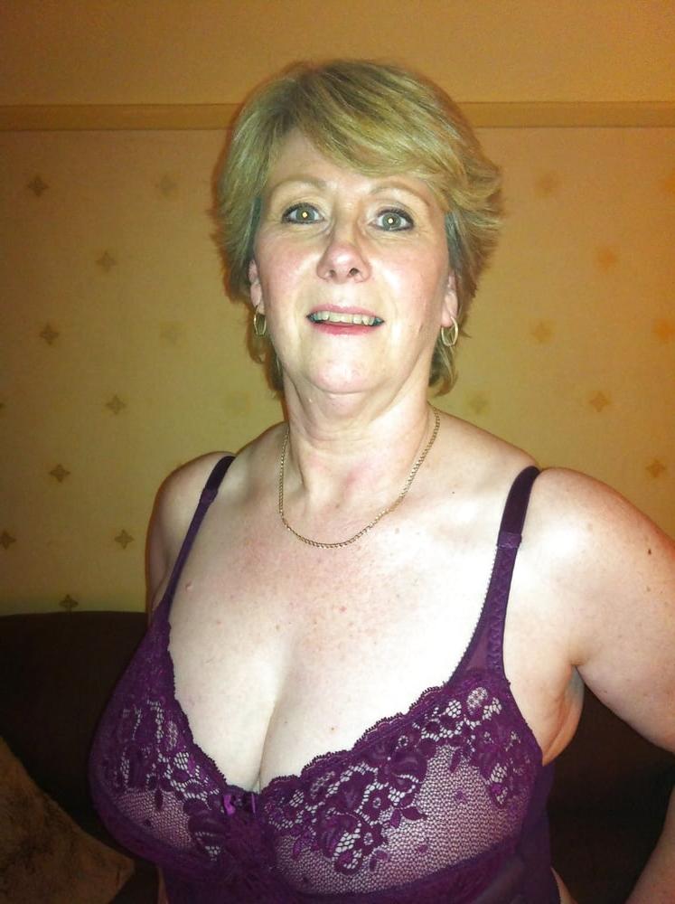 25P Milfs - Posing 58