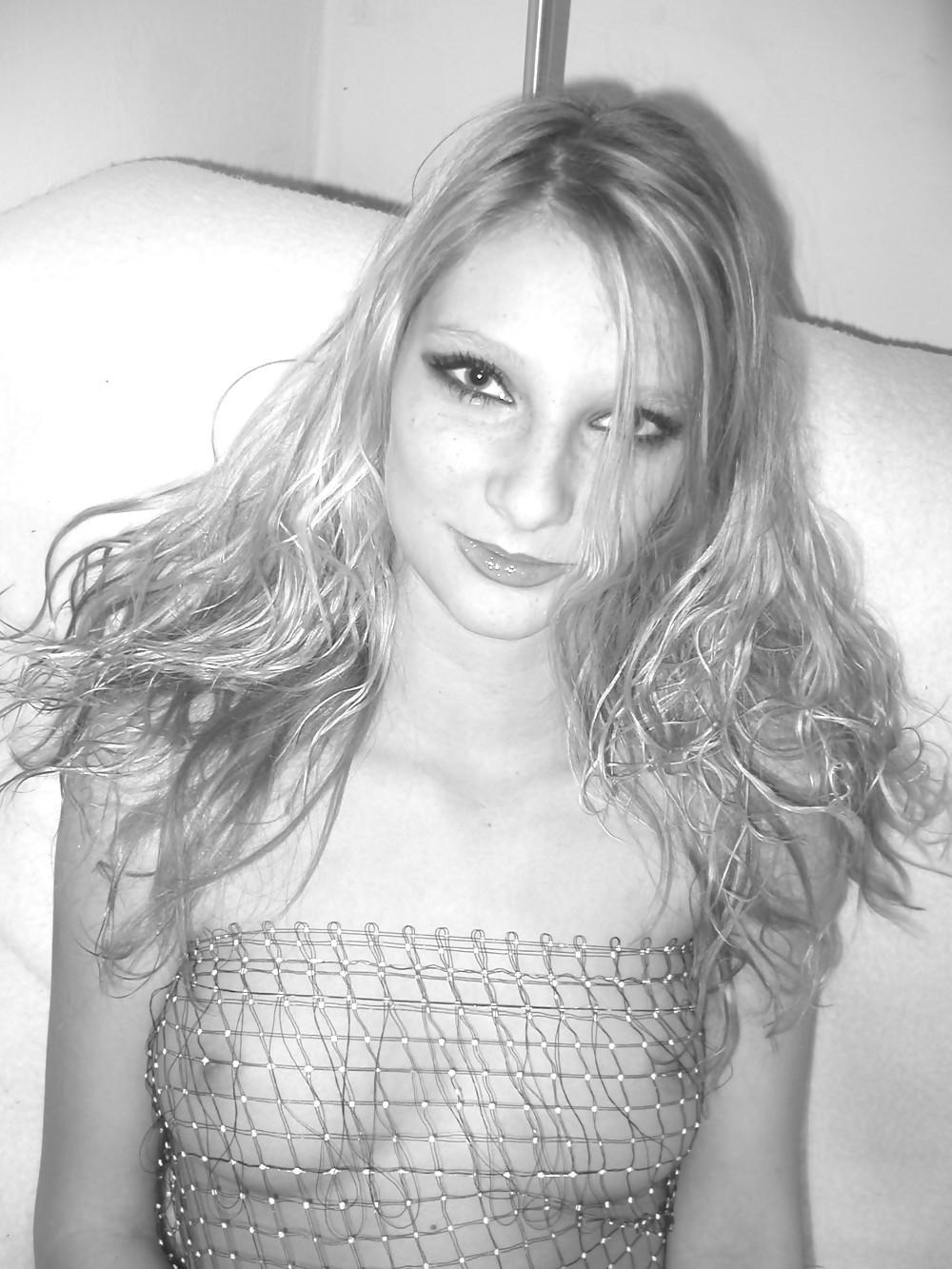 25P Hot Babe Posing