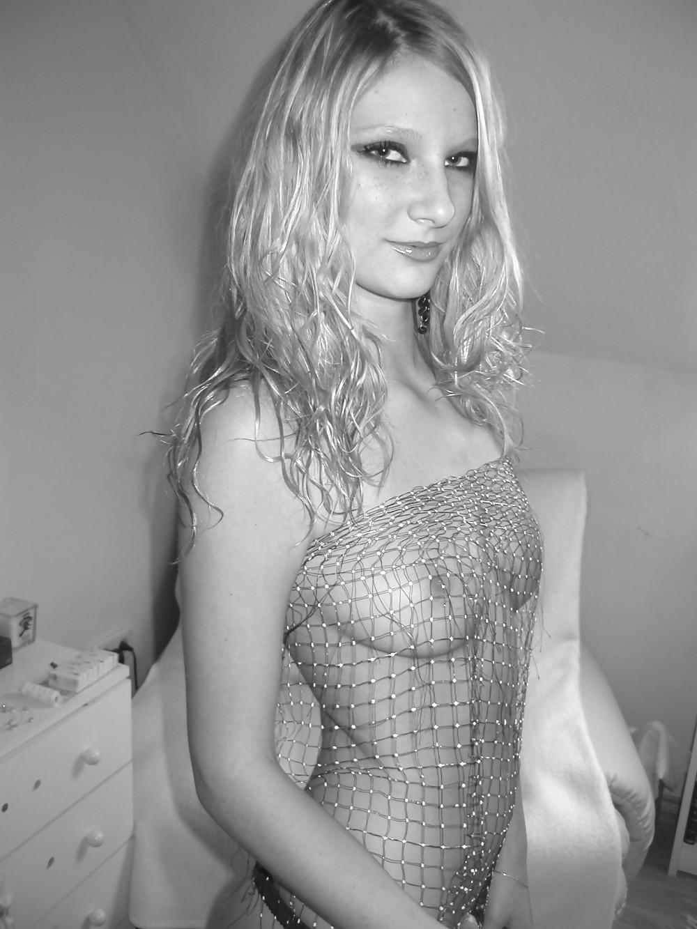 25P Hot Babe Posing
