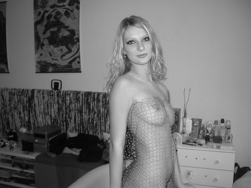 25P Hot Babe Posing