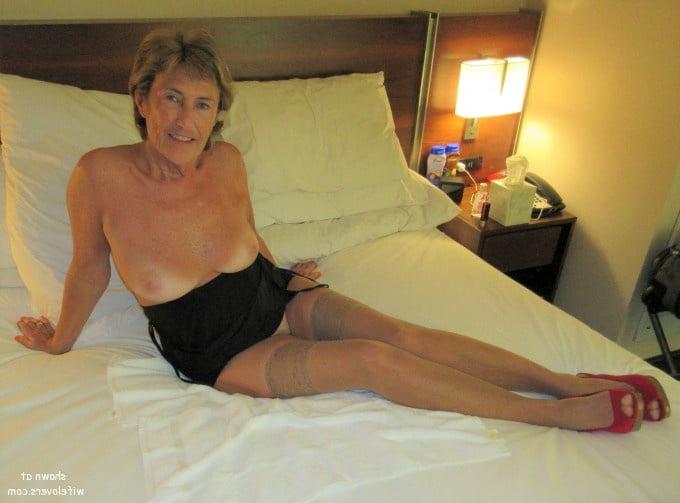 20P Sexy GILF - 1