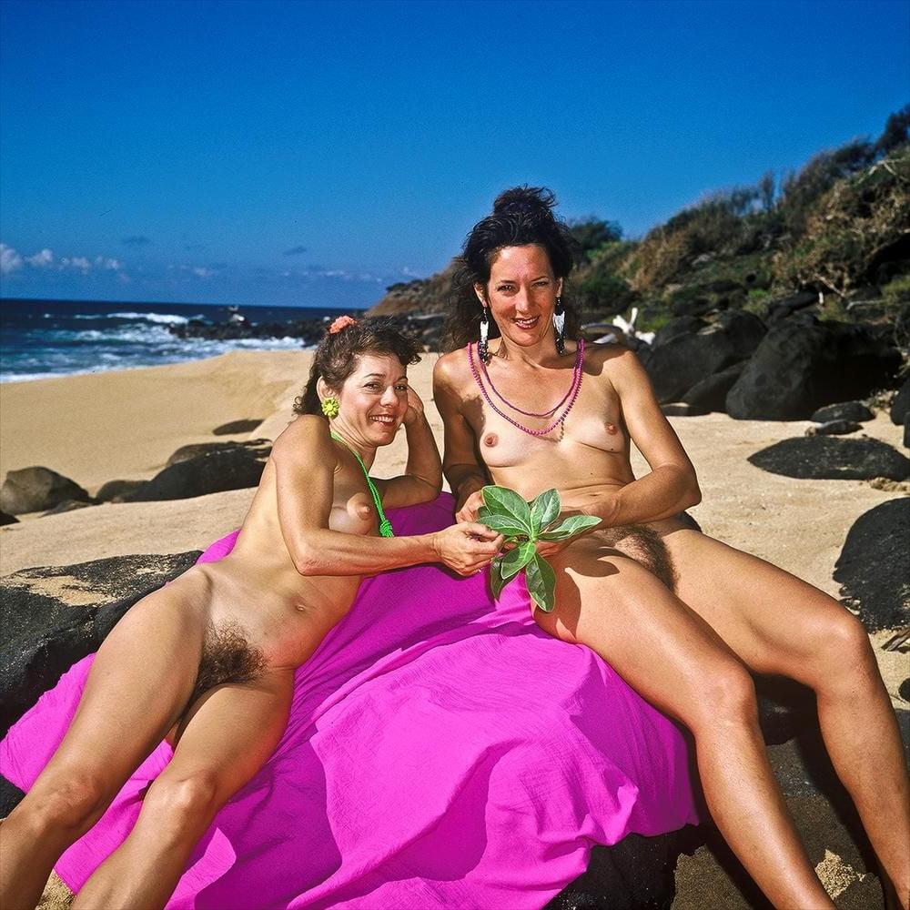 25P Mature beach bunnies and mermaids with natural tits 73
