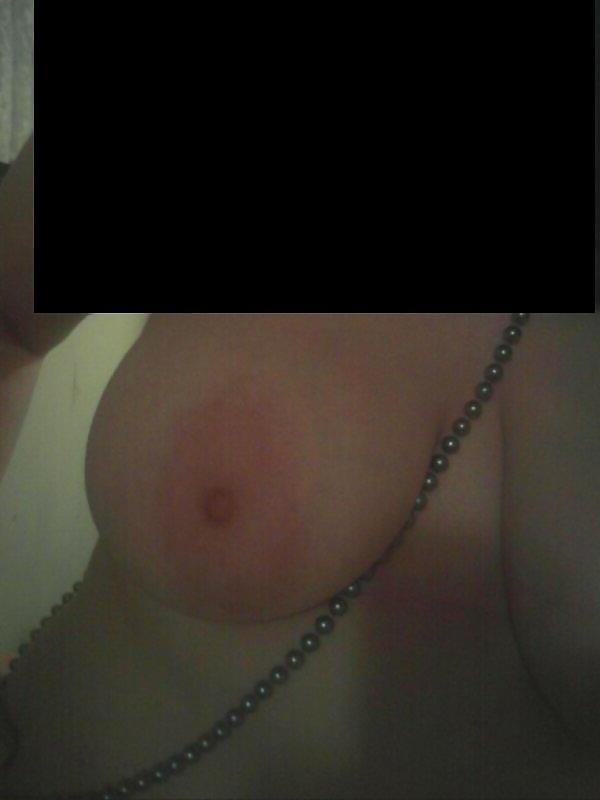 4P Poor Quality Ghetto Edited Phone Camera Boob Pictures.