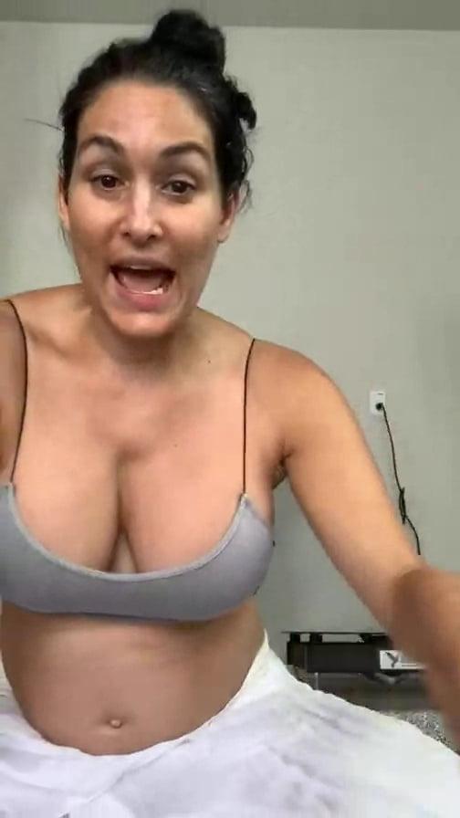 25P Pregnant Bella Twins (2020)