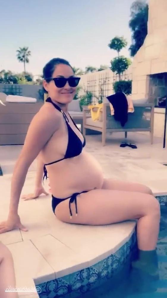 25P Pregnant Bella Twins (2020)