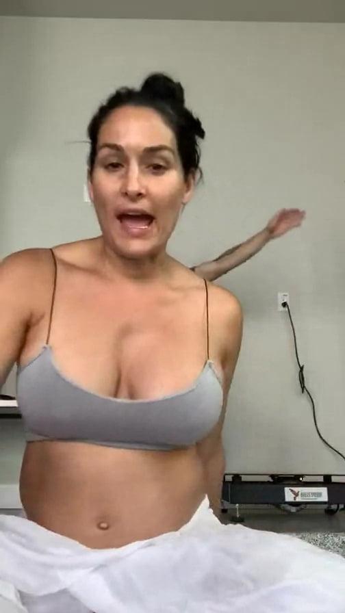 25P Pregnant Bella Twins (2020)