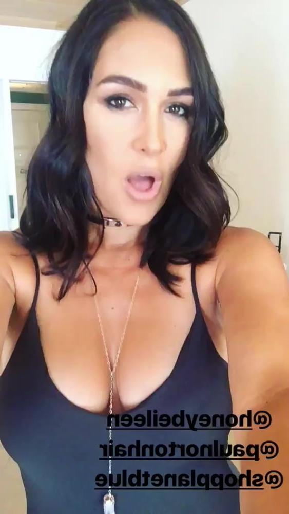 25P Pregnant Bella Twins (2020)