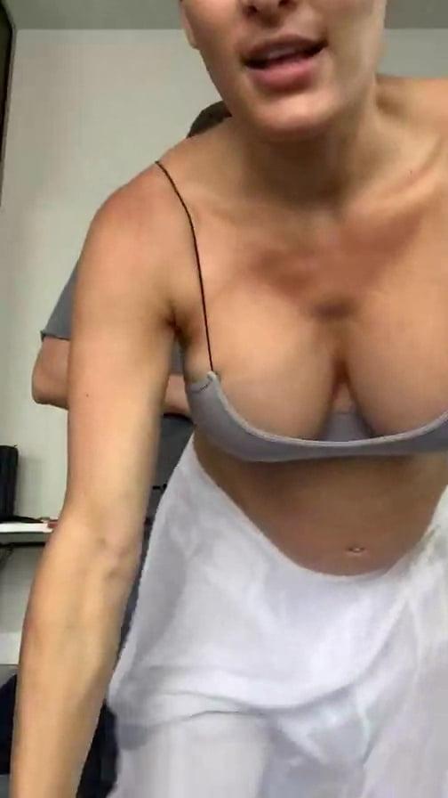 25P Pregnant Bella Twins (2020)