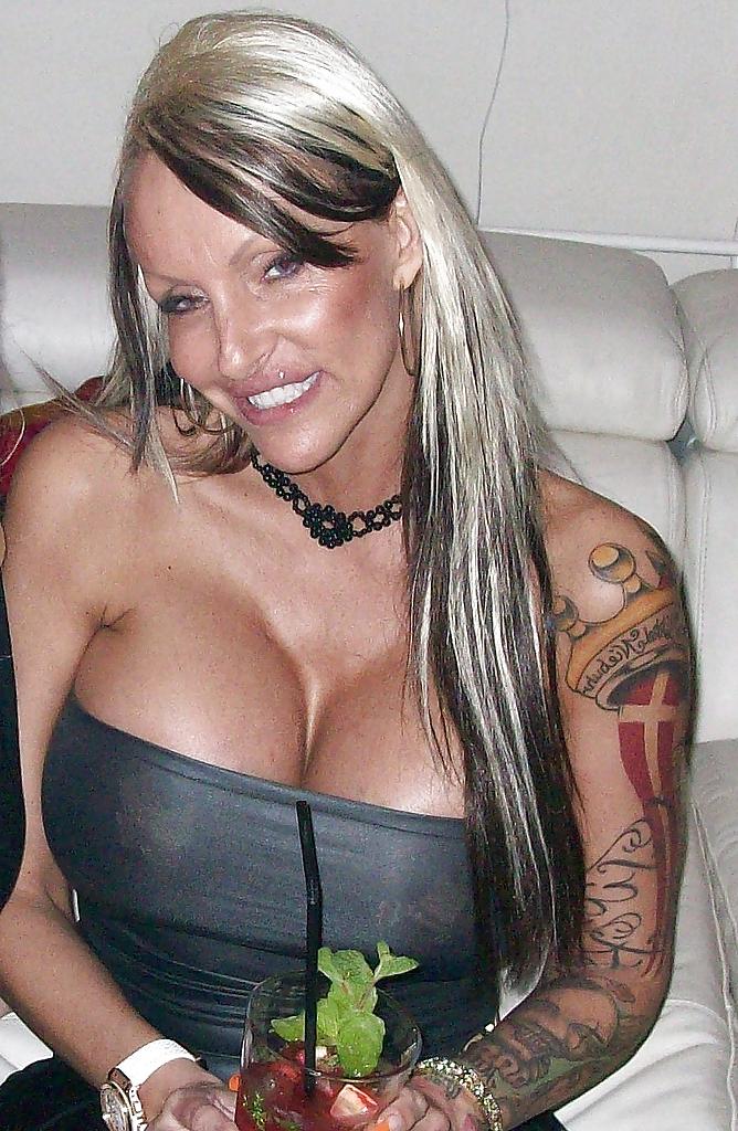 25P Fake Titted Mom!