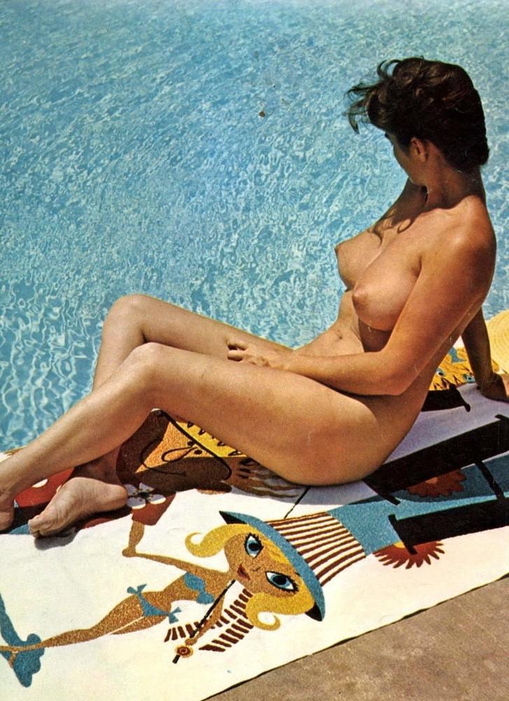 25P Naked Vintage Girls 60