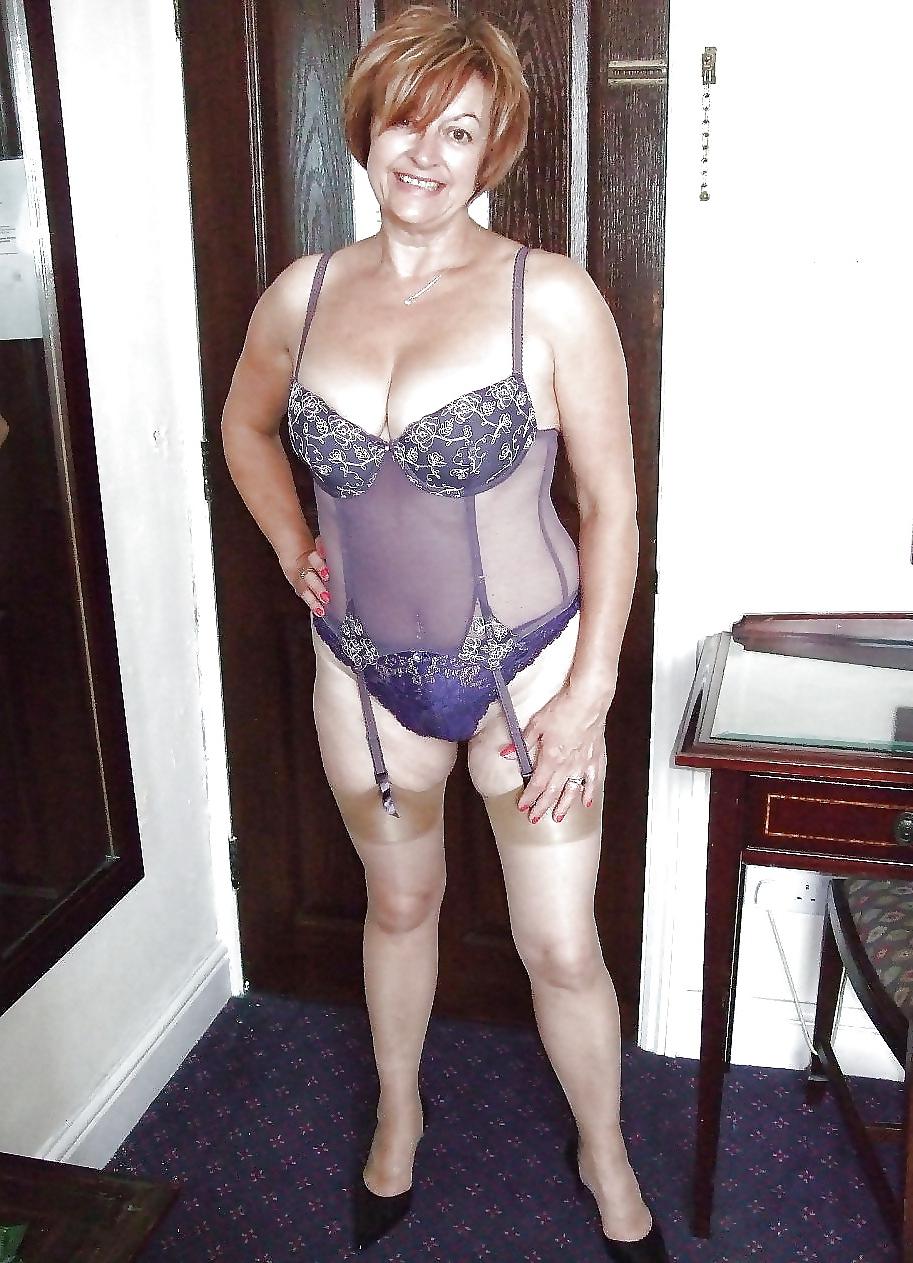 12P BBW and Mature 37 by Searcher1957