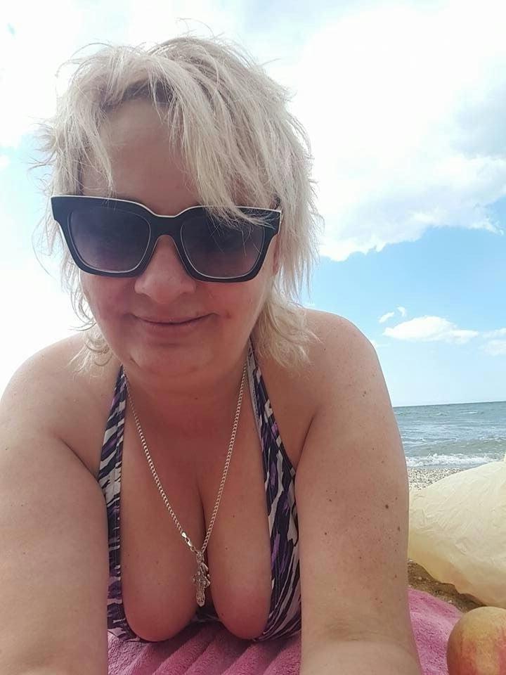 19P Mature ladies at the beach 7