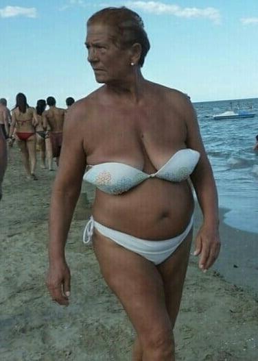 19P Mature ladies at the beach 7