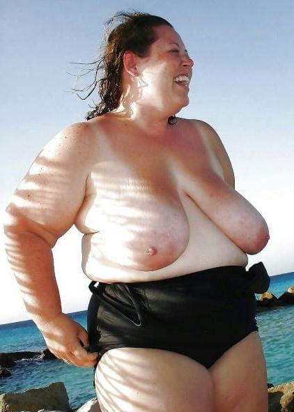 19P Mature ladies at the beach 7