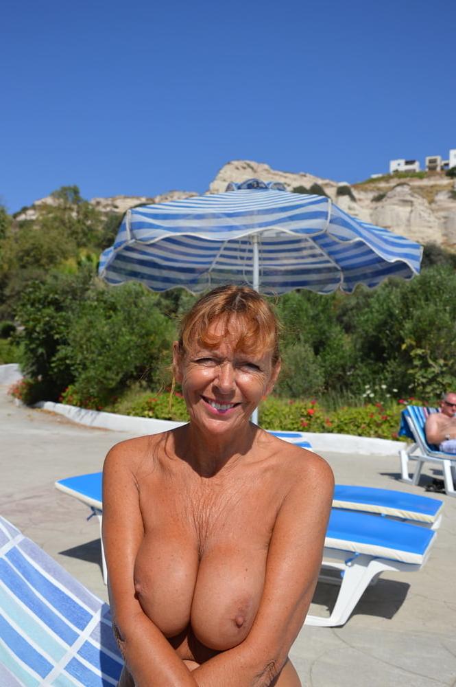 25P Swingers at the Beach #103