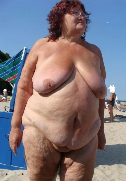 19P Mature ladies at the beach 8