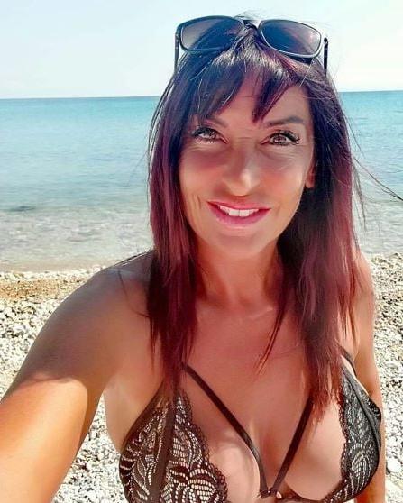 19P Mature ladies at the beach 8