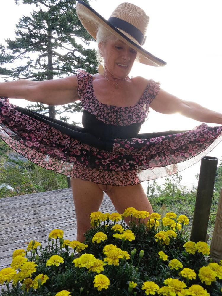 25P Only Hot Grannies And Matures In Solo Mix #6 - GregRotten
