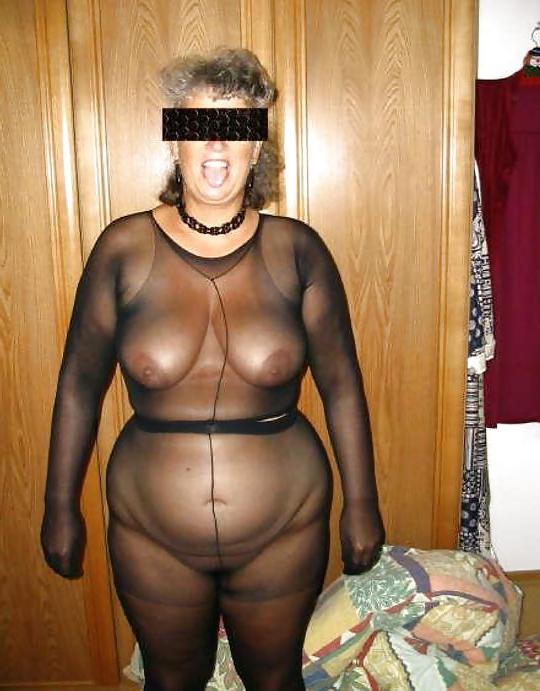 25P Mom is dressed to fuck today.