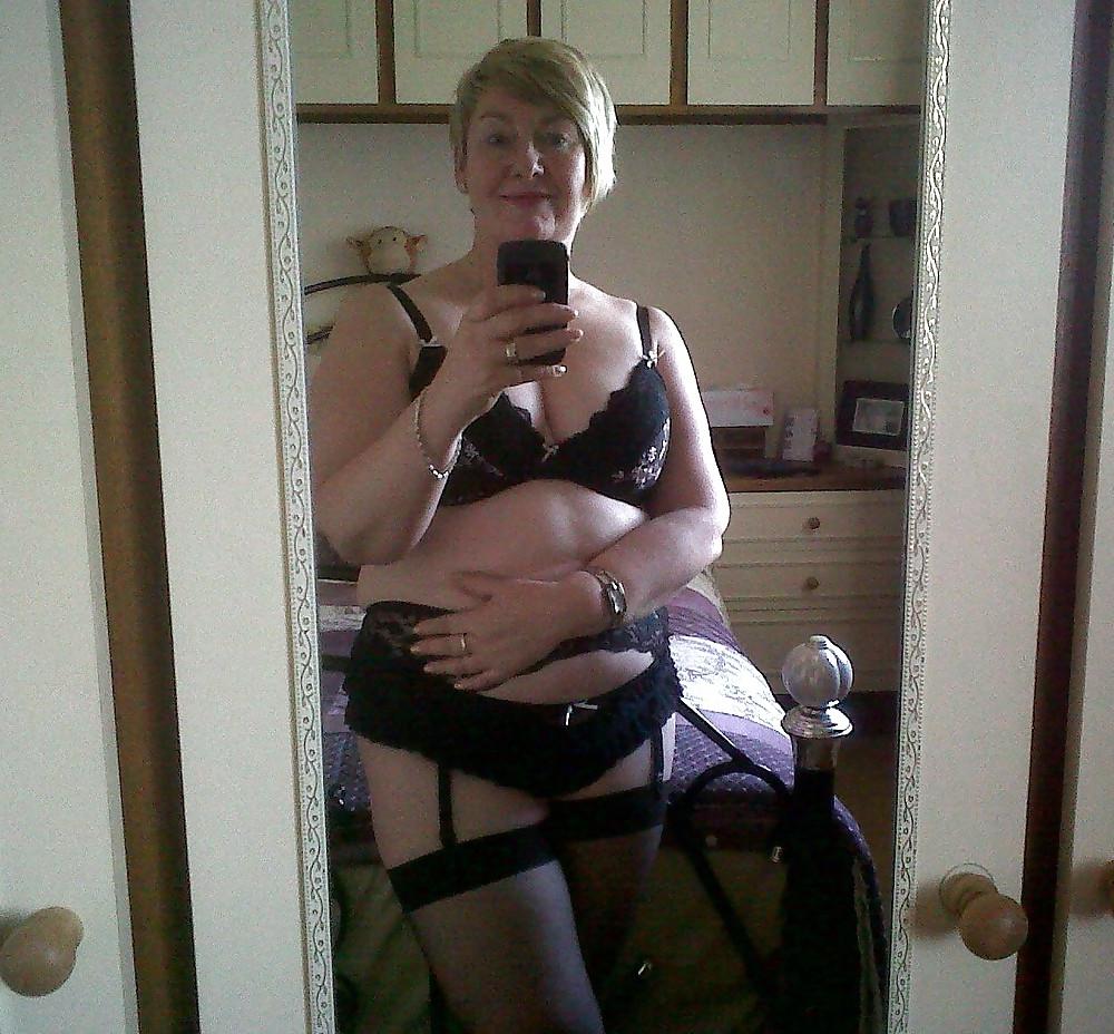 25P Mom is dressed to fuck today.