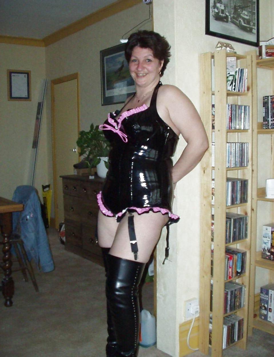 25P Mom is dressed to fuck today.