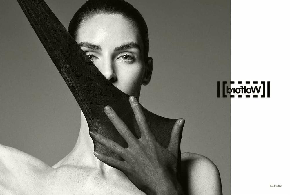 18P Hilary Rhoda posing feb 2018