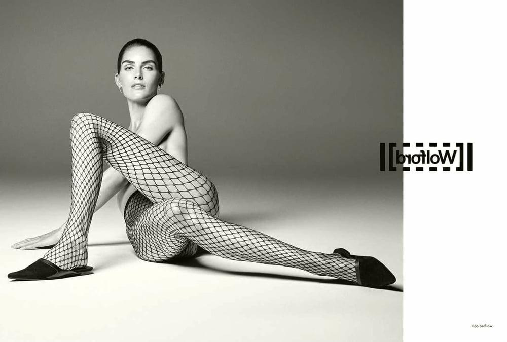18P Hilary Rhoda posing feb 2018