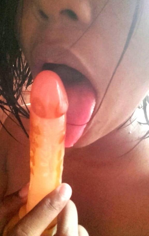 6P Sri lankan girl use  rubber dildo
