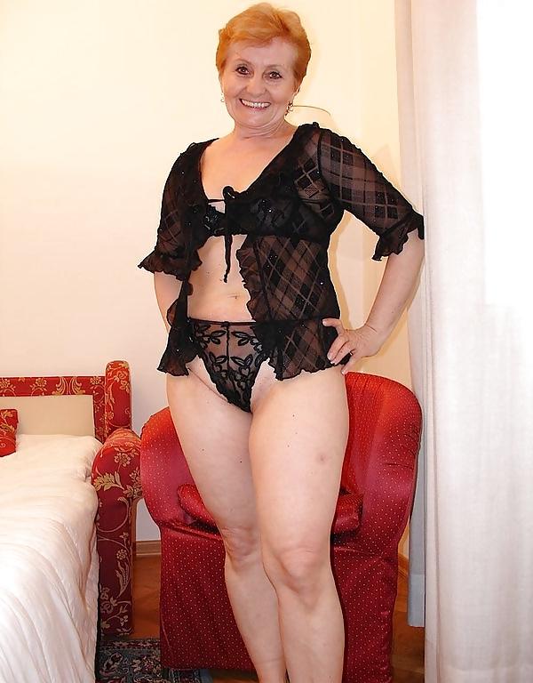 21P Various milfs and grannies en various states of nudity 2