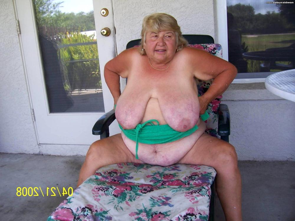 16P Bbw mix 1061 (Big boob granny)