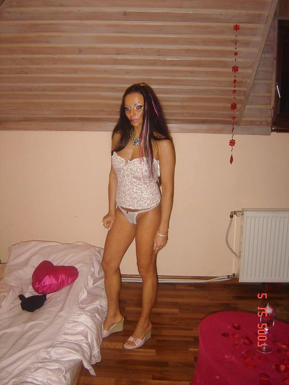 25P Polish brunette 