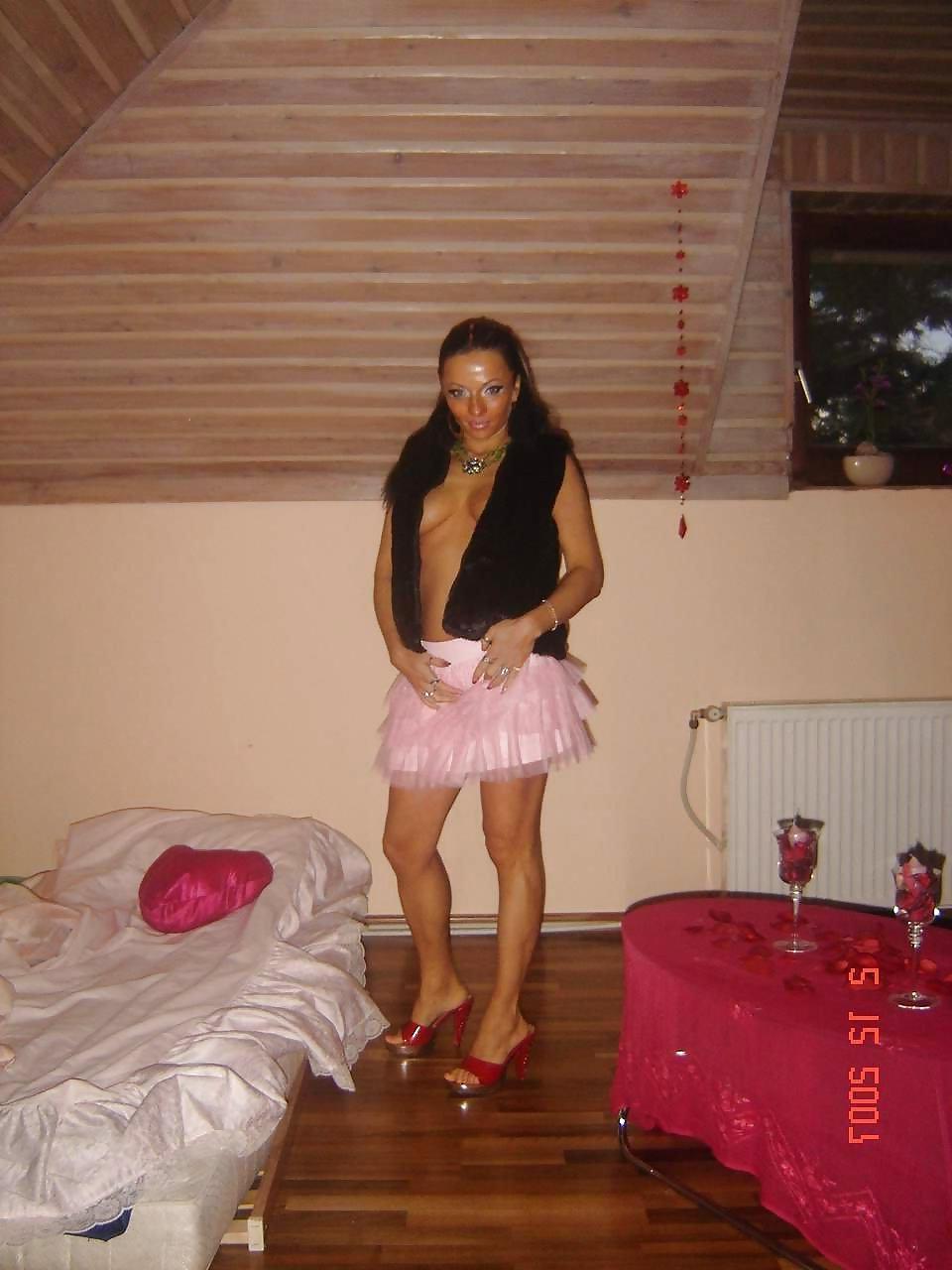 25P Polish brunette 