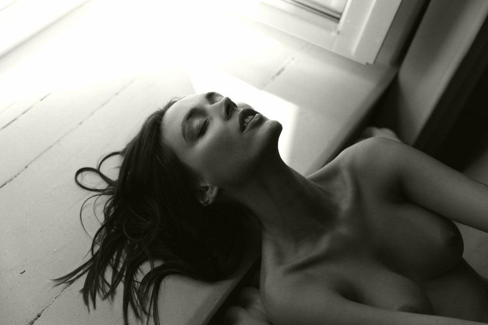 8P Doris Virsilaite posing naked july 2018