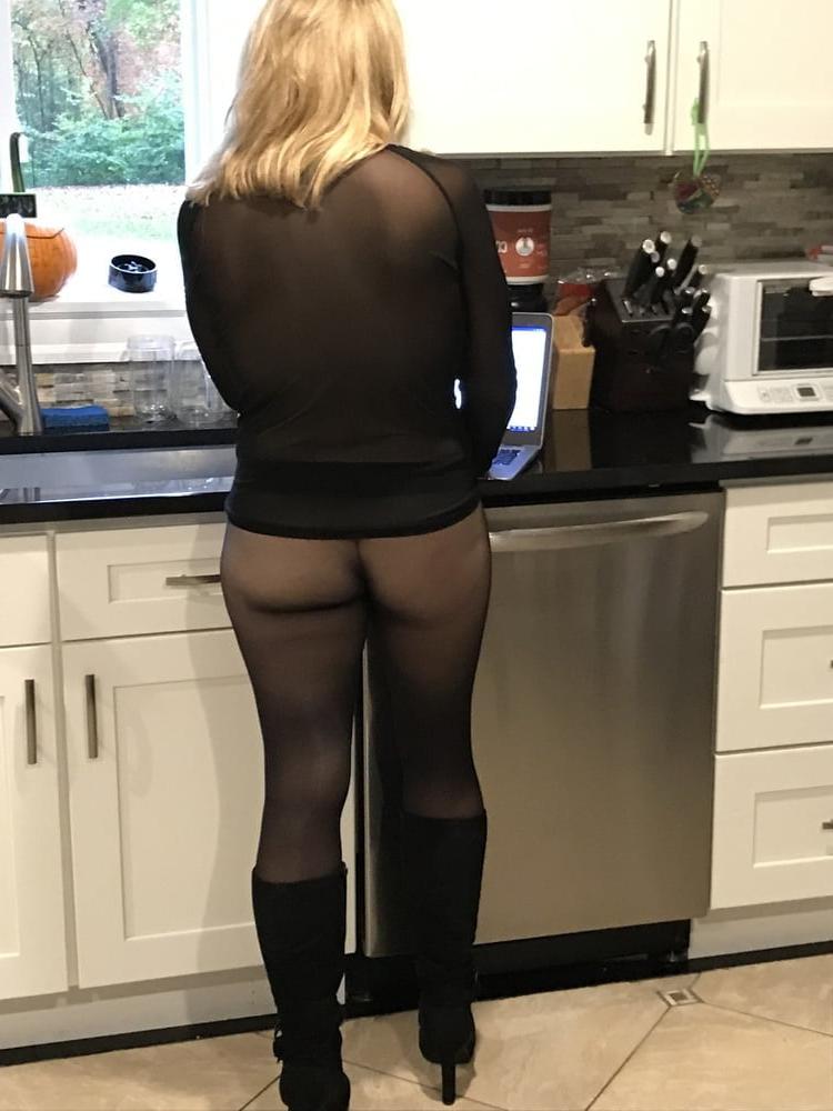12P Submissive Wife, undressed.