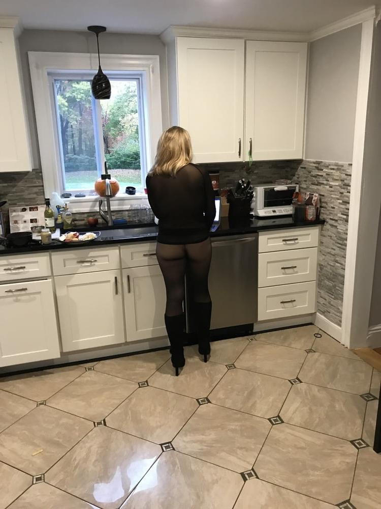 12P Submissive Wife, undressed.