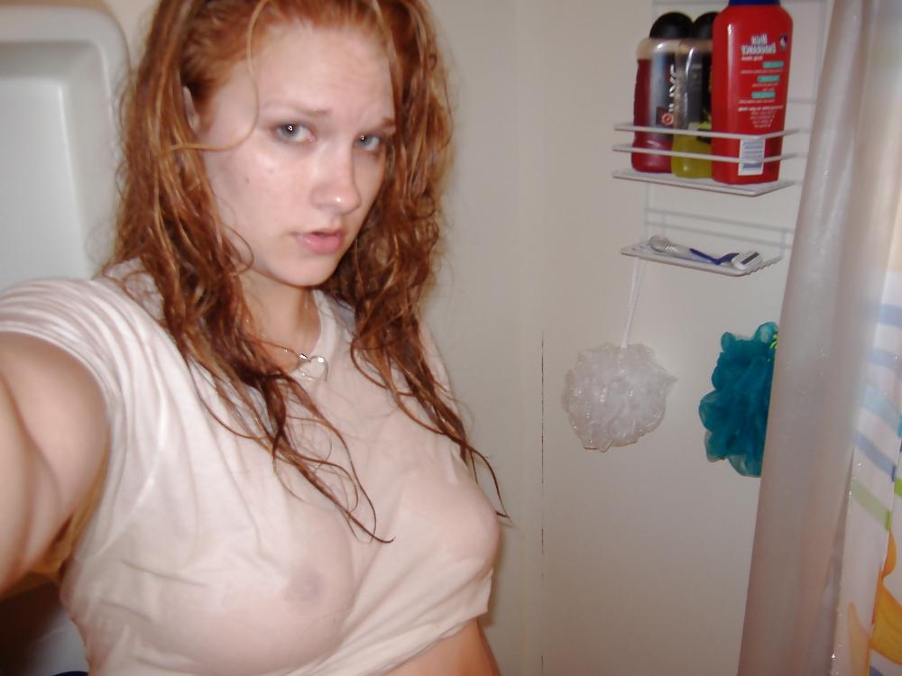 25P REDHEAD HOT SLUT POSING AND SUCKING